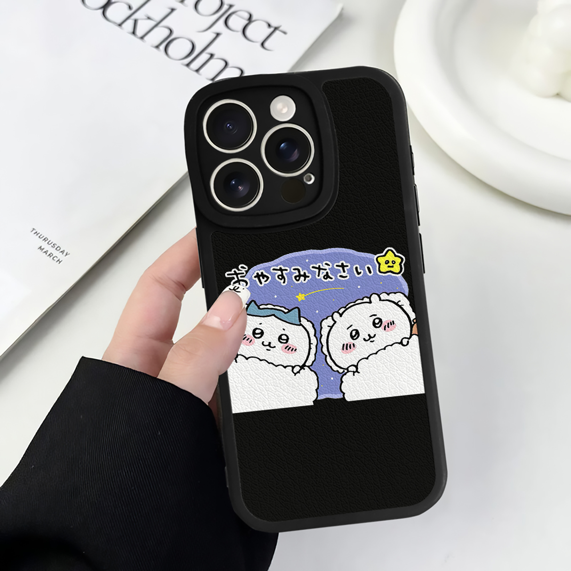 （画像用） ちいかわ ハチワレ Chii-kawa hachiware 【iPhone 16シリーズ対応】シリコンスマホケース（レザー調） 材質：シリコン